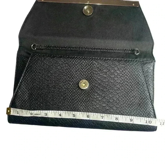 Guess Black Clutch/Crossbody with Gold Chain - Picture 9 of 9